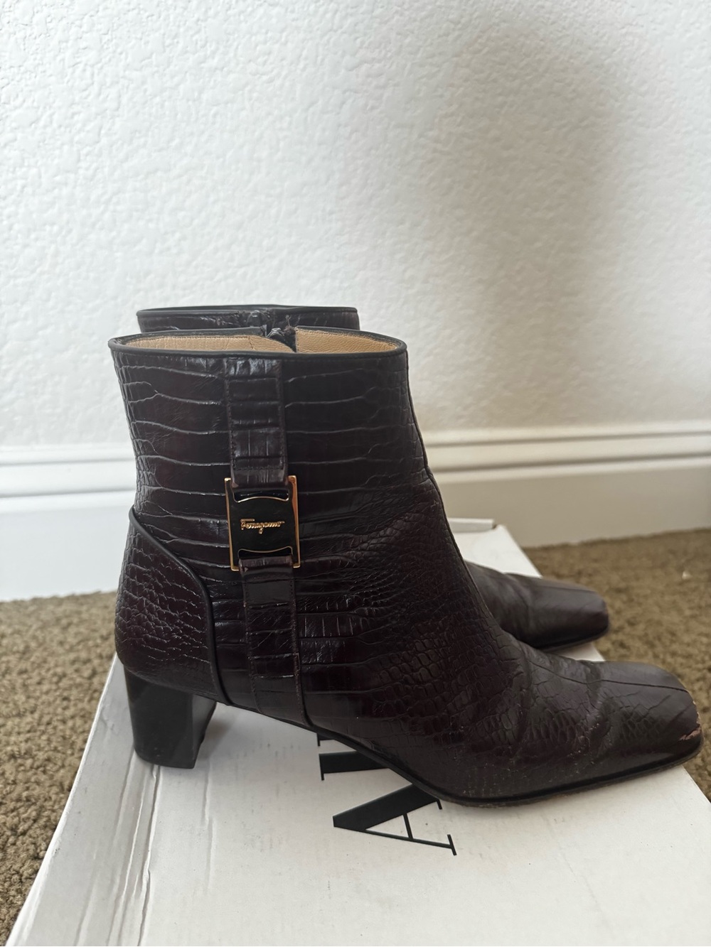 Vintage Salvatore Ferragamo Brown Croc-Embossed Leather Ankle Boots 7.5A